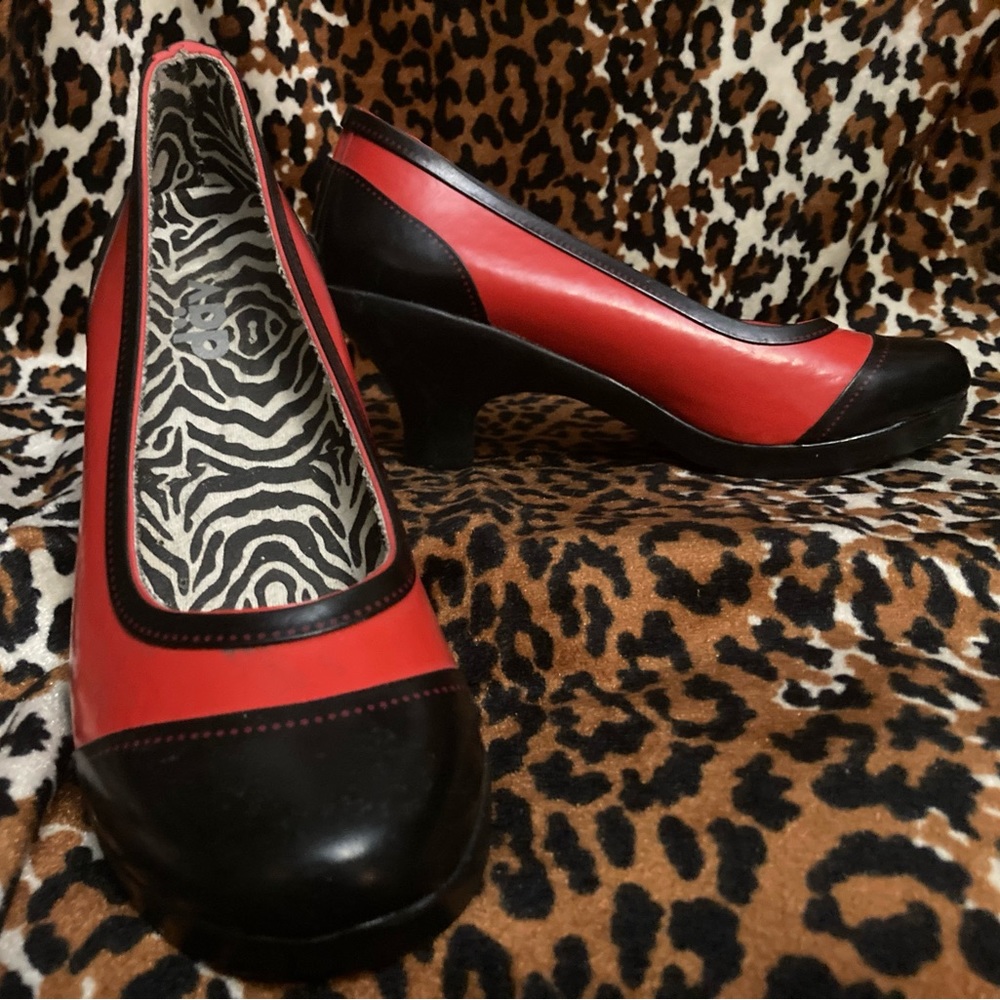 Red and Black two tone kitten heel rubber water proof pump by DAV 8